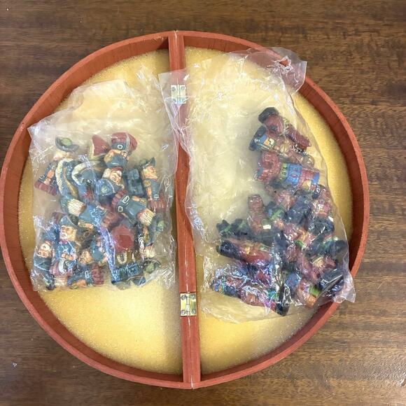 Vintage handmade conquistador, Mayan, Aztec Indian chess set Ceramic pieces - Picture 9 of 13